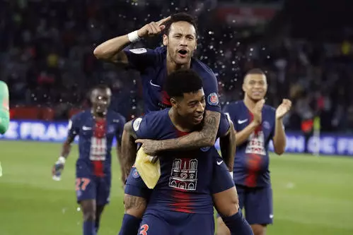  巴黎圣日耳曼主场狂胜，姆巴佩双响炮领跑射手榜