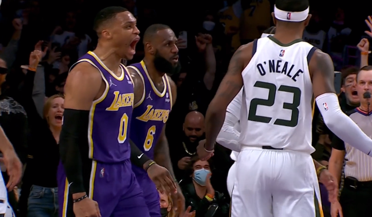  湖人客场险胜勇士，詹姆斯末节连得十分锁定胜局  