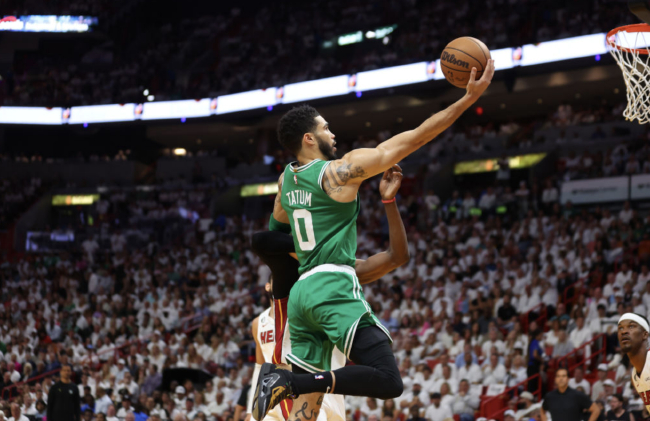 一竞技官网- 凯尔特人塔图姆绝杀热火，东部决赛悬念升级  